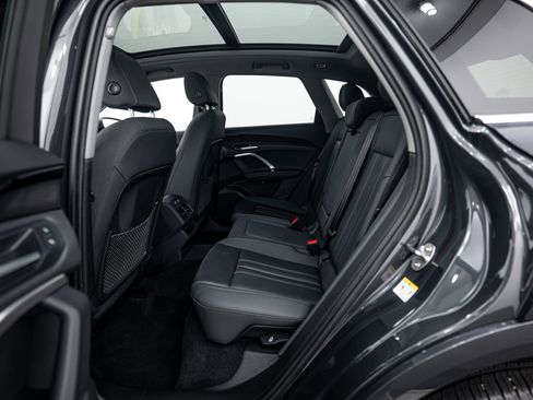 Certified 2025 Audi Q5 Premium w/ Convenience Package image 17