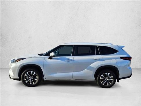 Used 2026 Toyota Highlander XLE AWD/4WD image 9