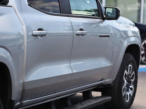 Used 2024 Chevrolet Colorado Z71 w/ Z71 Convenience Package 2 AWD/4WD image 6