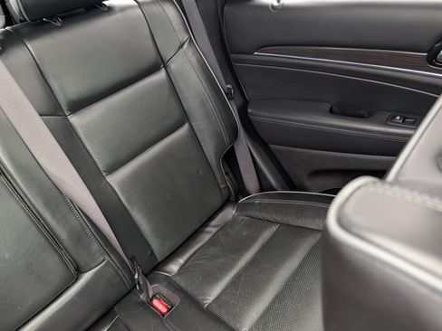 Used 2019 Jeep Grand Cherokee Overland AWD/4WD image 14