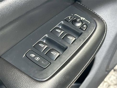 Used 2019 Volvo S60 T6 Momentum w/ Multimedia Package image 23