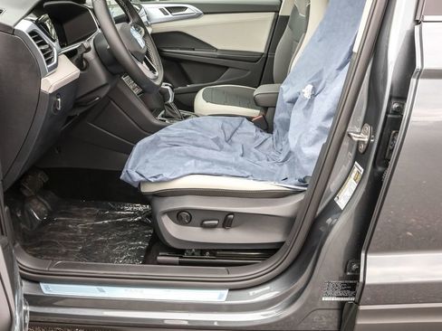 New 2025 Volkswagen Taos SE image 21