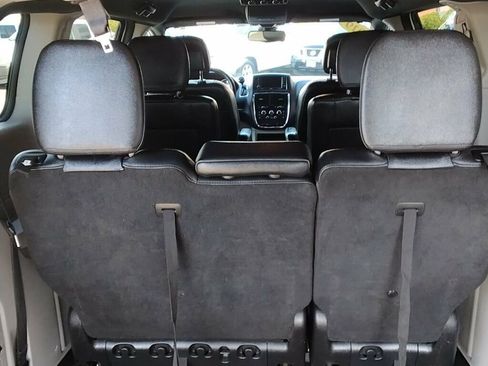 Used 2019 Dodge Grand Caravan SXT FWD image 12