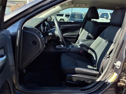 Used 2019 Chrysler 300 Touring image 14