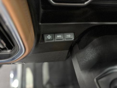 Used 2019 Chevrolet Silverado 1500 High Country w/ Technology Package AWD/4WD image 16
