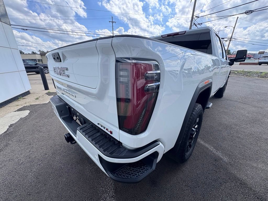 Used 2025 GMC Sierra 2500 AT4 AWD/4WD image 3
