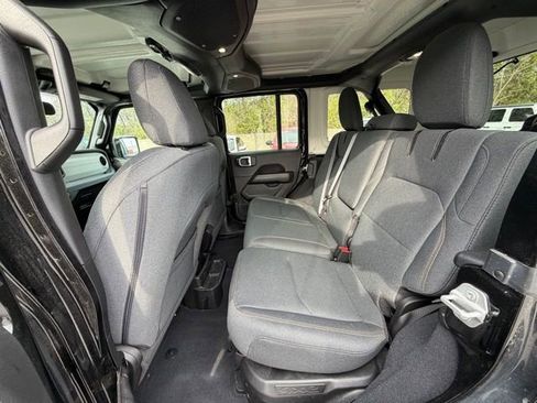 Used 2024 Jeep Wrangler Unlimited Sahara image 14