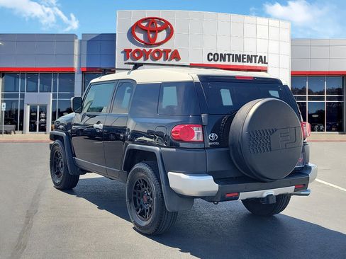 Used 2008 Toyota FJ Cruiser 2WD image 4