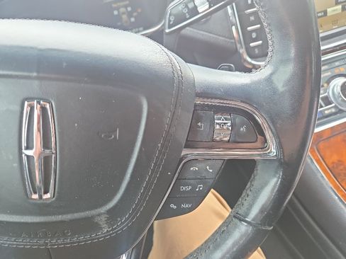 Used 2017 Lincoln Continental Select w/ Climate Package FWD image 14