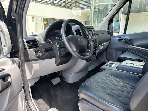 Used 2017 Mercedes-Benz Sprinter 2500 image 14