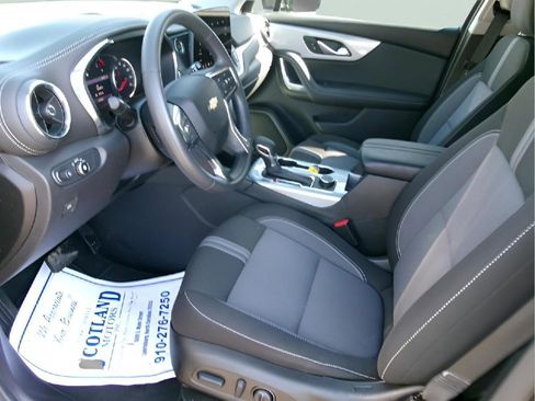 Used 2025 Chevrolet Blazer LT FWD image 13