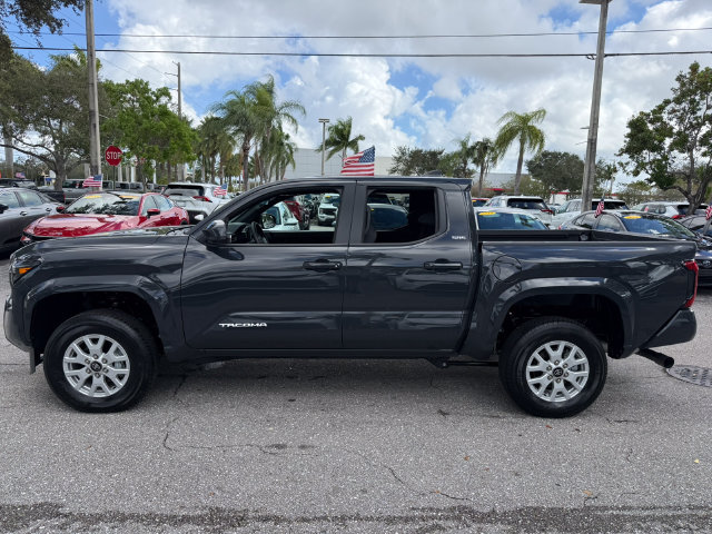 Used 2025 Toyota Tacoma SR5 AWD/4WD image 4