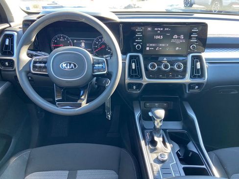 Used 2021 Kia Sorento LX image 11