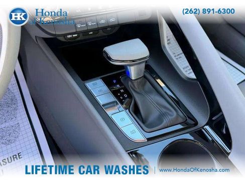 Used 2024 Hyundai Elantra Blue image 18