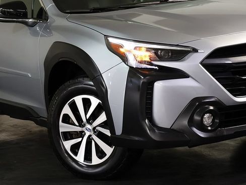Used 2024 Subaru Outback Premium AWD/4WD image 8