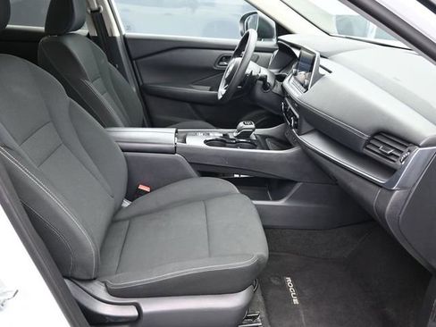 Used 2024 Nissan Rogue S image 30