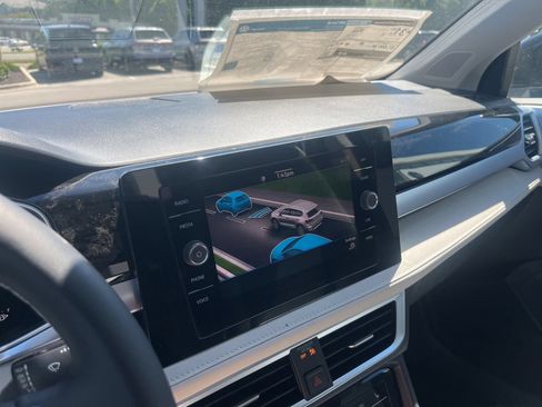 New 2026 Volkswagen Taos SE FWD image 19