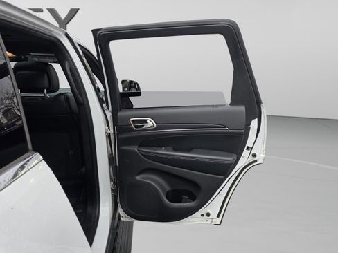 Used 2017 Jeep Grand Cherokee Limited w/ Luxury Group II image 25