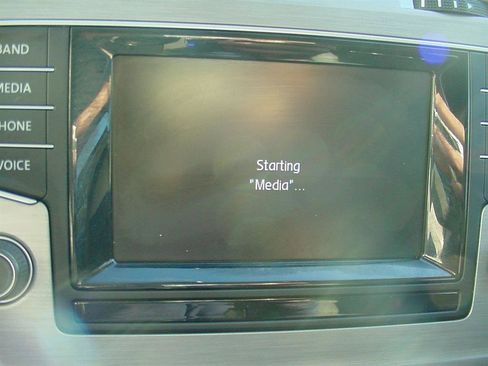 Used 2015 Volkswagen Golf SE image 18