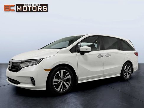 Used 2022 Honda Odyssey Touring image 2