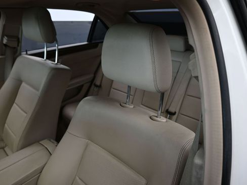 Used 2014 Mercedes-Benz E 350 Sedan image 15