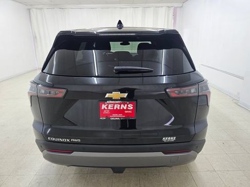 Used 2025 Chevrolet Equinox LT AWD/4WD image 16