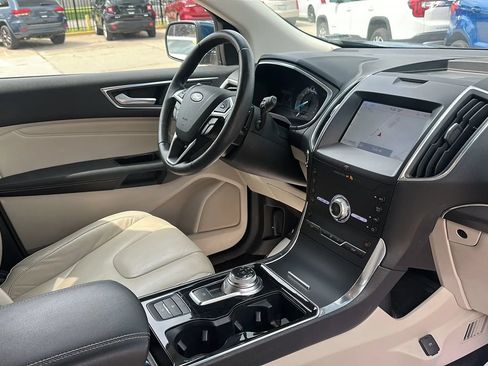 Used 2020 Ford Edge Titanium AWD/4WD image 18