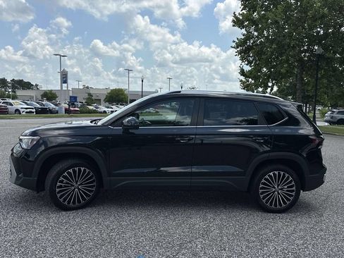 Used 2025 Volkswagen Taos SE FWD image 33