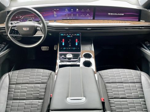 Used 2025 Cadillac Escalade Sport Platinum w/ LPO, ONYX Package AWD/4WD image 4