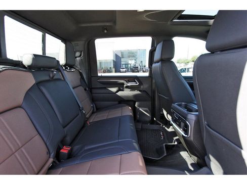 Used 2024 Chevrolet Silverado 2500 High Country w/ High Country Premium Package image 9