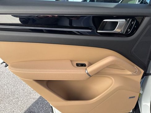 Used 2021 Porsche Cayenne image 13