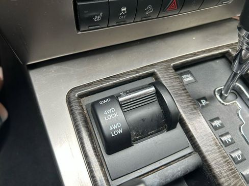 Used 2012 Jeep Liberty Limited Jet image 25