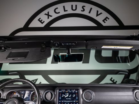 Used 2020 Jeep Wrangler Unlimited Sahara AWD/4WD image 10