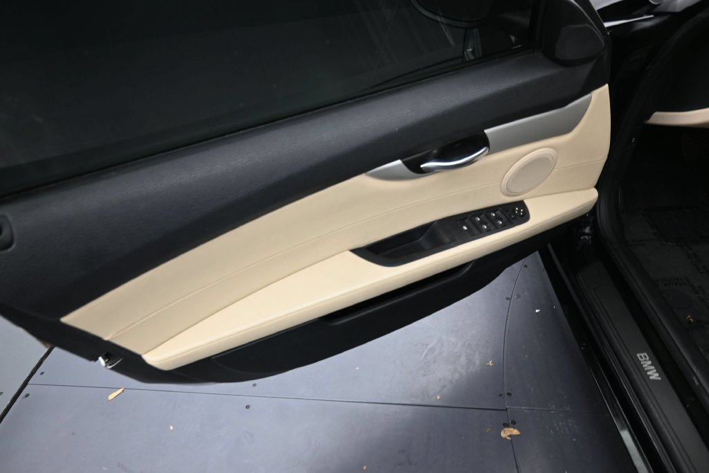 Used 2009 BMW Z4 sDrive30i RWD image 12