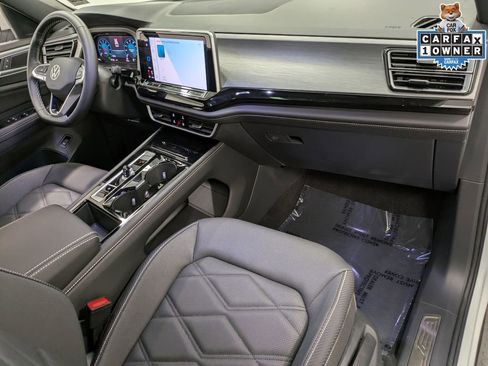 Used 2025 Volkswagen Atlas Cross Sport SE w/ Panoramic Sunroof Package FWD image 33
