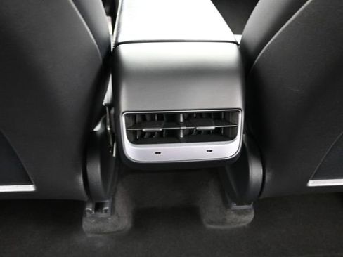 Used 2022 Tesla Model Y Performance image 17