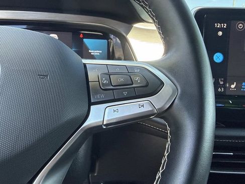 Used 2025 Volkswagen Atlas Cross Sport SE FWD image 31
