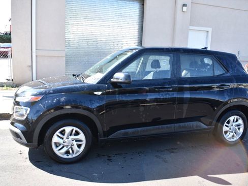Used 2022 Hyundai Venue SE image 9