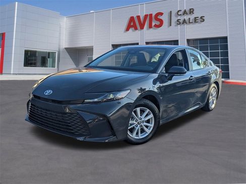 Used 2025 Toyota Camry LE image 1