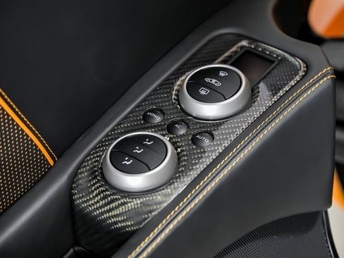 Used 2013 McLaren MP4-12C Spider RWD image 18