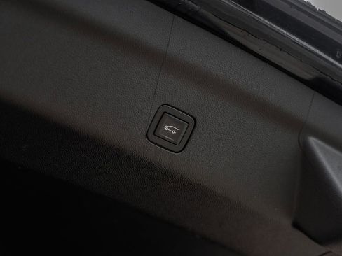 Used 2021 Cadillac Escalade ESV Premium Luxury image 60