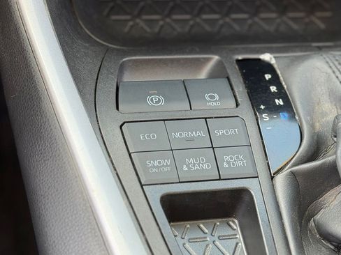 Used 2025 Toyota RAV4 XLE w/ Convenience Package AWD/4WD image 16