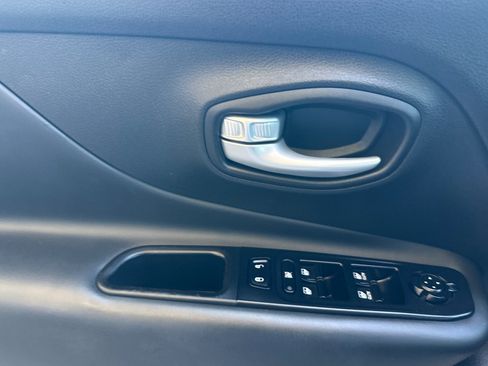 Certified 2023 Jeep Renegade Trailhawk AWD/4WD image 11