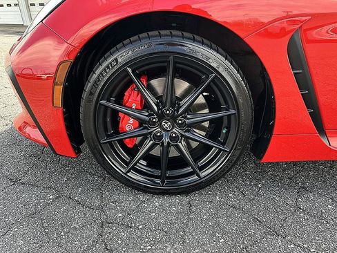 Used 2025 Toyota GR86 Premium w/ Performance Package image 8