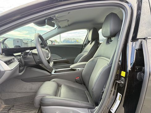 Used 2025 Lucid Air Pure RWD image 5