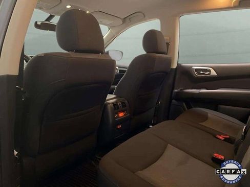 Used 2019 Nissan Pathfinder SV image 18