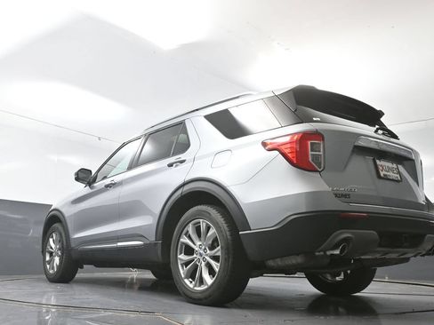 Used 2022 Ford Explorer Limited w/ Equipment Group 301A AWD/4WD image 56