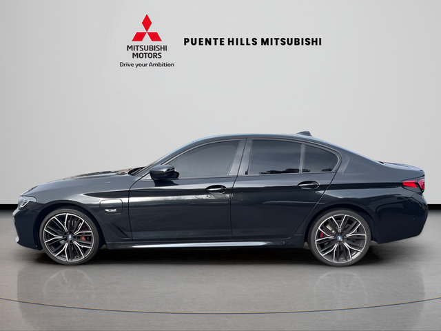 Used 2023 BMW 530e w/ M Sport Package RWD image 7
