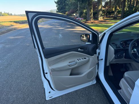 Used 2013 Ford Escape SE image 28