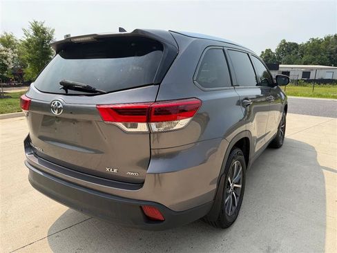 Used 2018 Toyota Highlander XLE AWD/4WD image 7